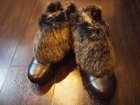 black-shoes-fur